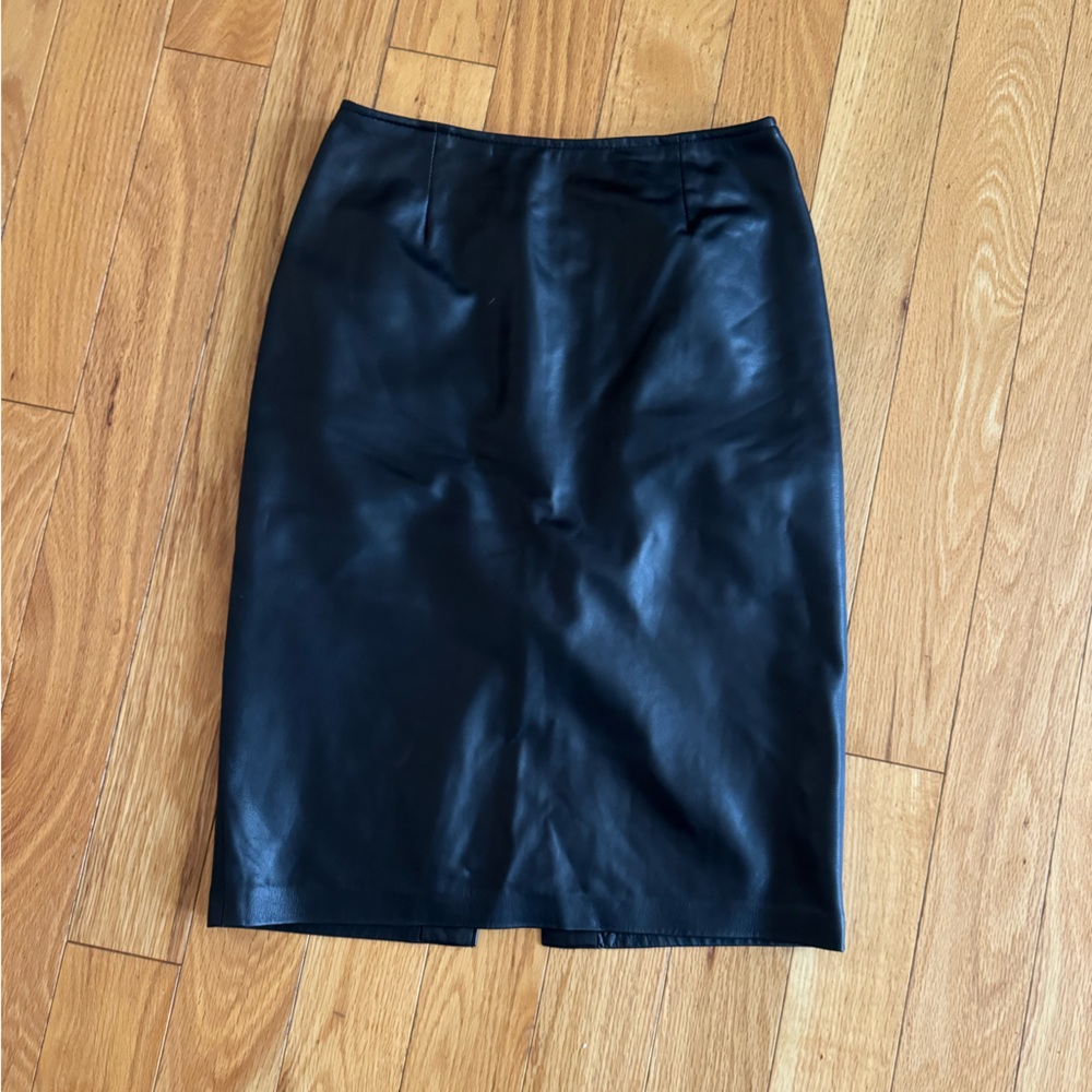 Danier vintage leather pencil skirt 🖤